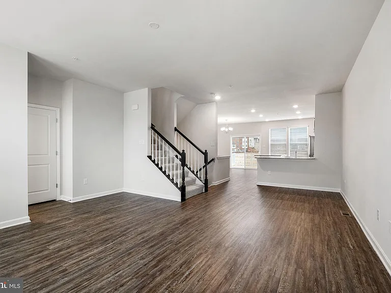 5131 Constitution St — Photo 13