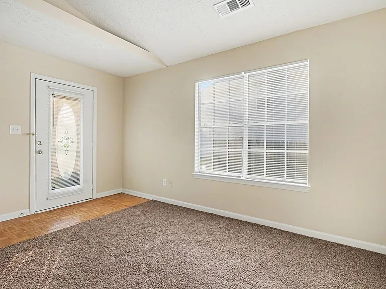 3787 River Ridge Ct — Photo 2