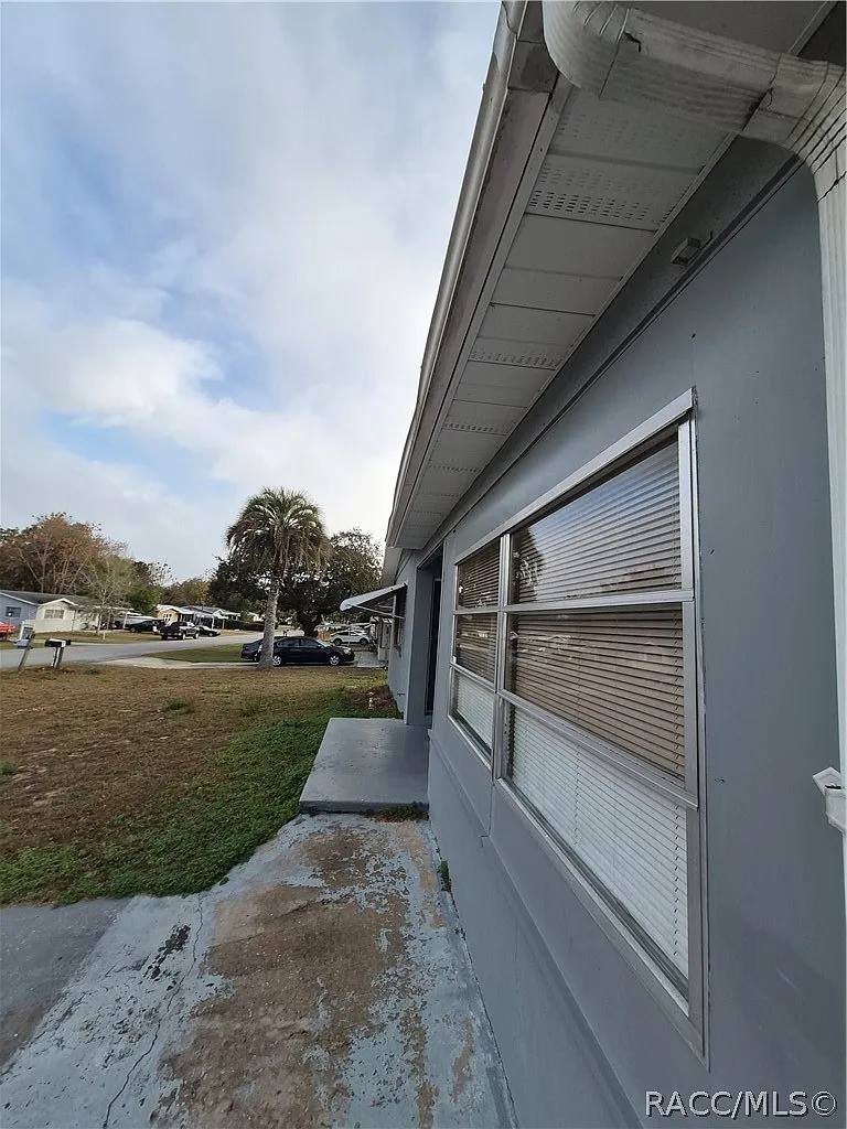 2 bed, 808 sqft, $1,349 — Photo 2
