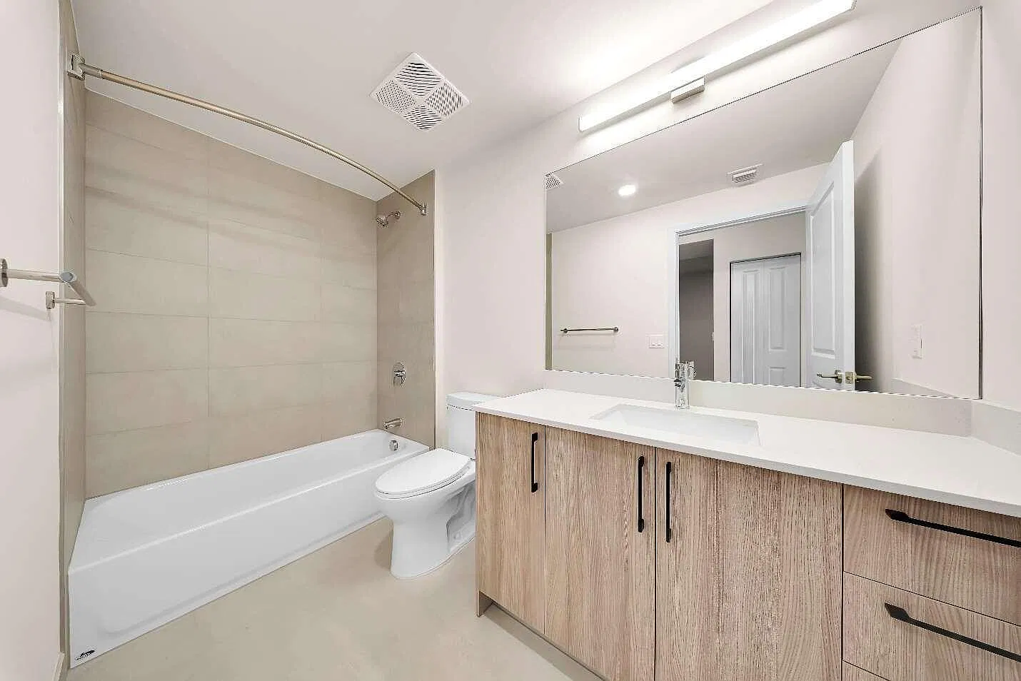Studio, 1.0 bath, 589 sqft, $2,400 — Photo 4