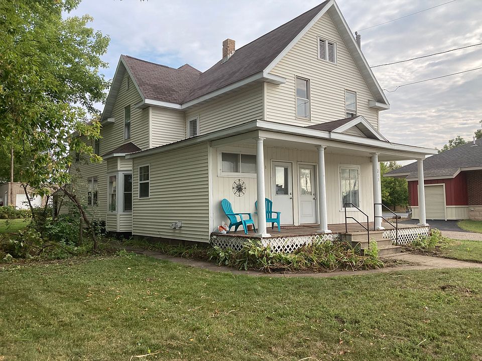 1st image of 213 Lake Ave W #1