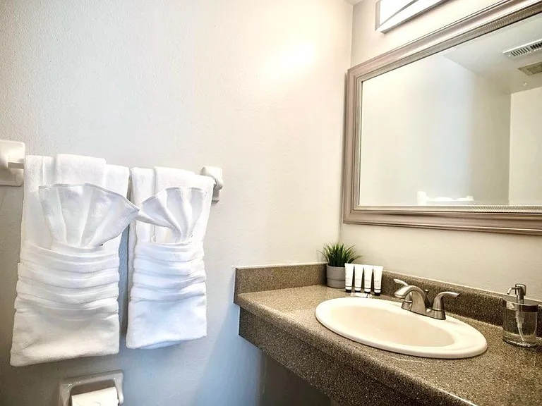 8830 Bay Pointe Dr #105 — Photo 23