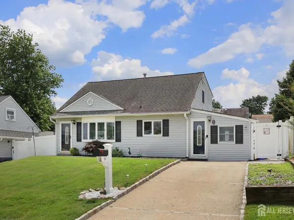 26 Birch Ter, Parlin, NJ 08859