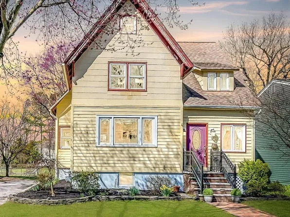 17 Rose St, Metuchen, NJ 08840