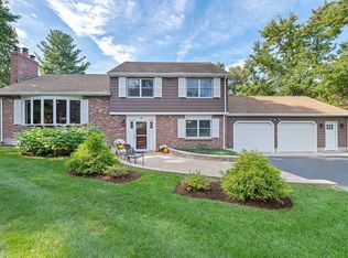 4 Ten Acres Dr, Bedford, MA 01730