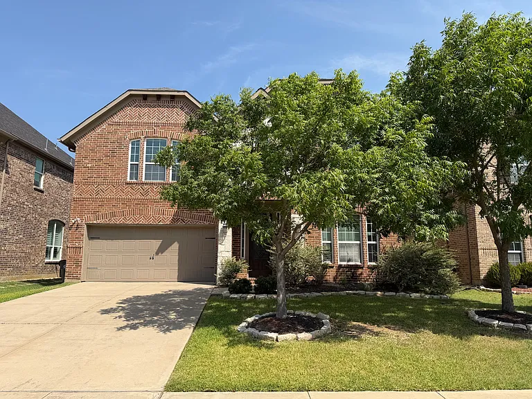 2417 Kingsgate Dr — Photo 2