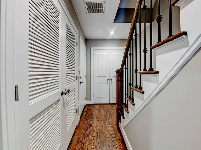 97 W 55th St #1 — Photo 29