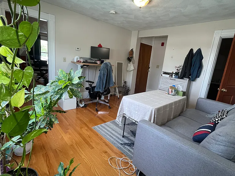 235 Columbia St #4R — Photo 1