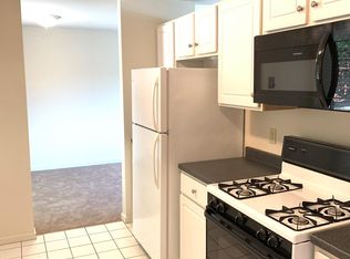 98 Montoya Dr, Branford, CT 06405