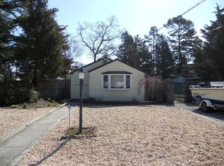 5 Walnut St, Waretown, NJ 08758