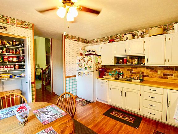 4th image of 1461 Amherst Dr