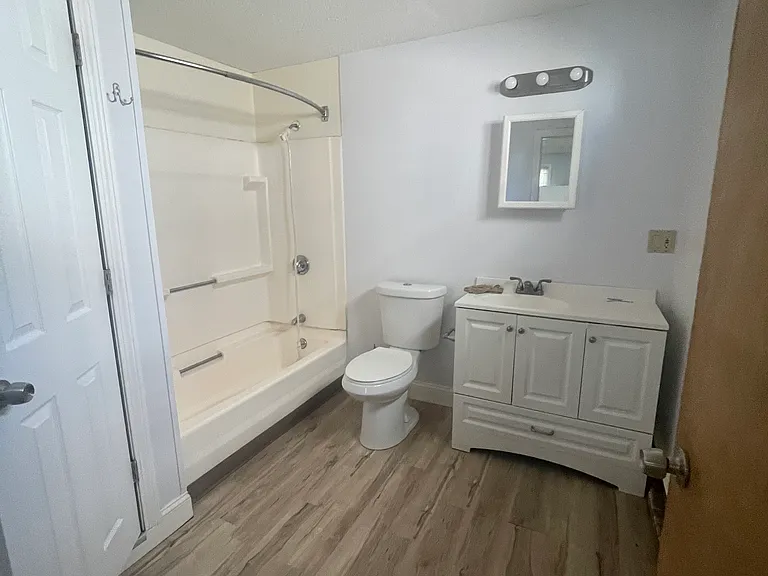 532 Warren St E — Photo 13