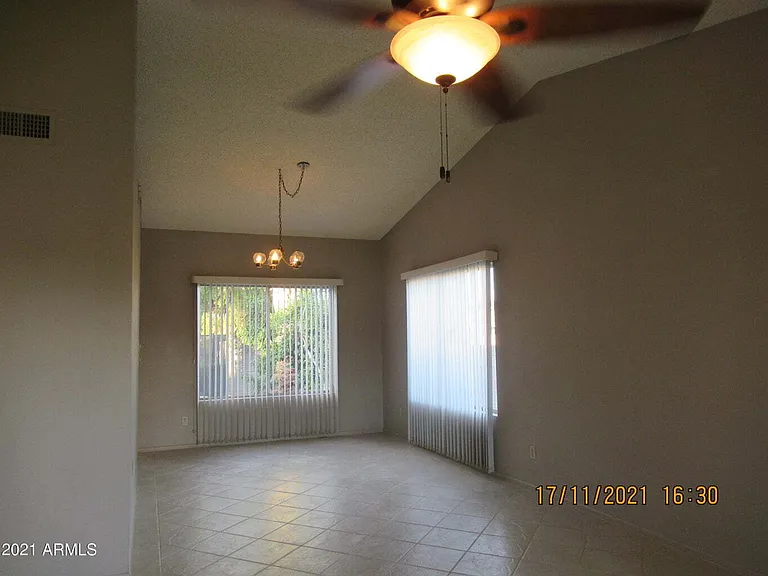 2324 W Highland Ct — Photo 8