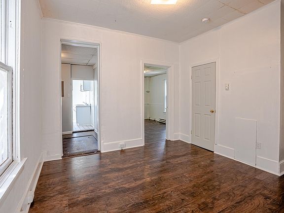 5th image of 321 N Locust St APT 1