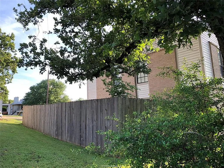1020 Autumn Cir #A — Photo 8