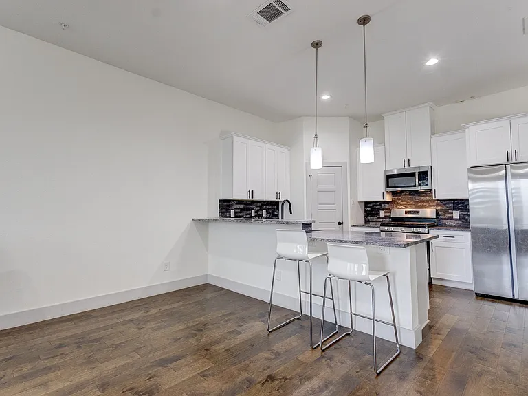 6043 Rivendell Dr — Photo 15