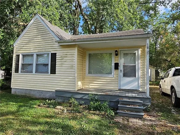 1835 W Waggoner St, Decatur, IL 62526