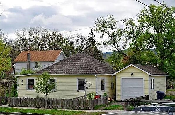 1st image of 1114 E Lewis St
