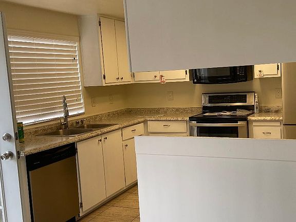 4th image of 4127 Brookfield Dr