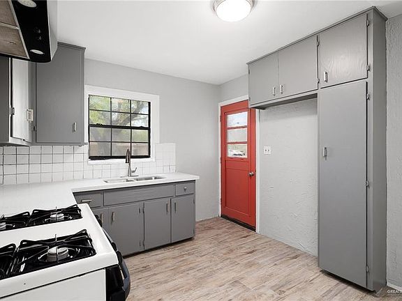 5th image of 1808 N Cummings Ave