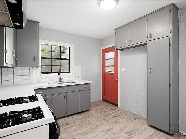 1808 N Cummings Ave — Photo 4