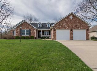 1121 Oak Ln, Maryville, IL