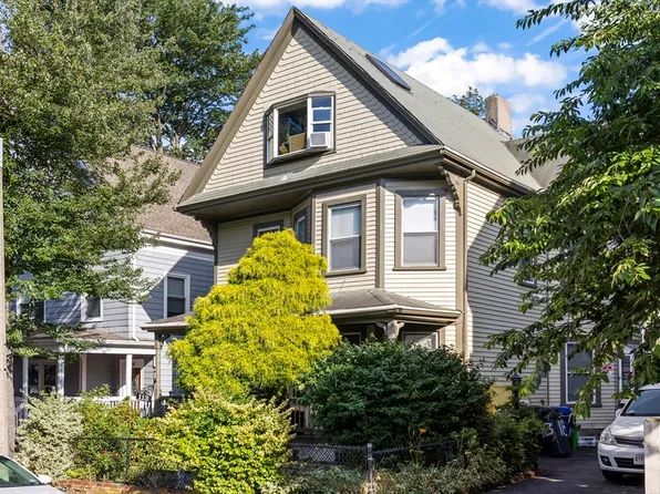 113 Dakota St, Dorchester, MA 02124