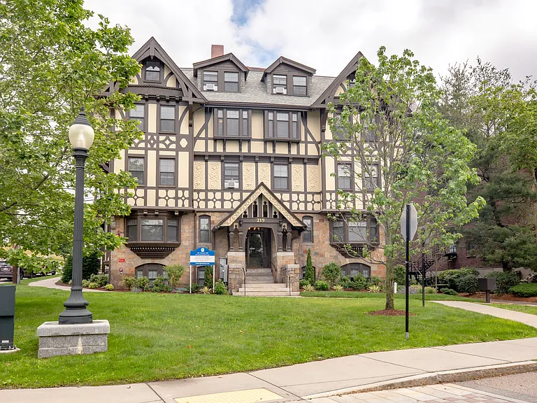 The Chestnut Hill — Photo 40