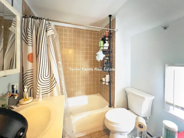78R College Ave #1R — Photo 14