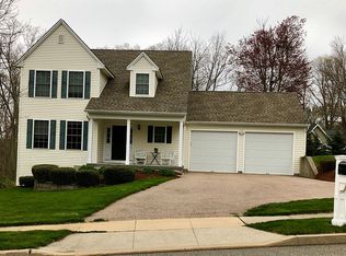 54 Whittaker Ln, Groton, CT 06340