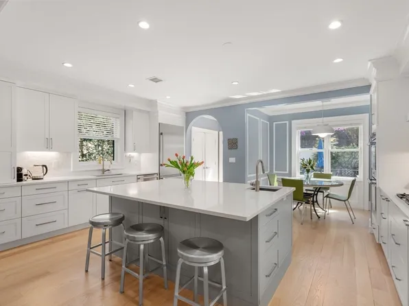 90 Columbia St #U90, Brookline, MA 02446