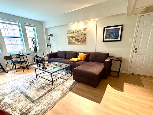1742 N Rhodes St #300 Photo 1