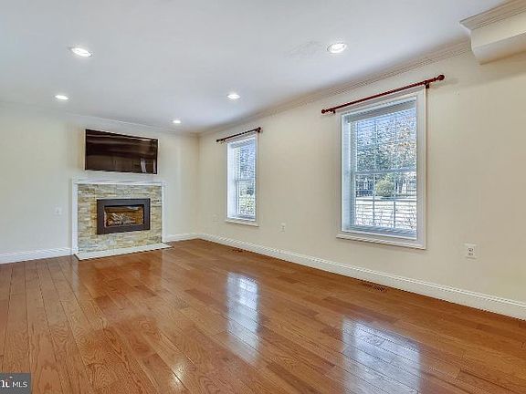 5th image of 10603 Brunswick Ave