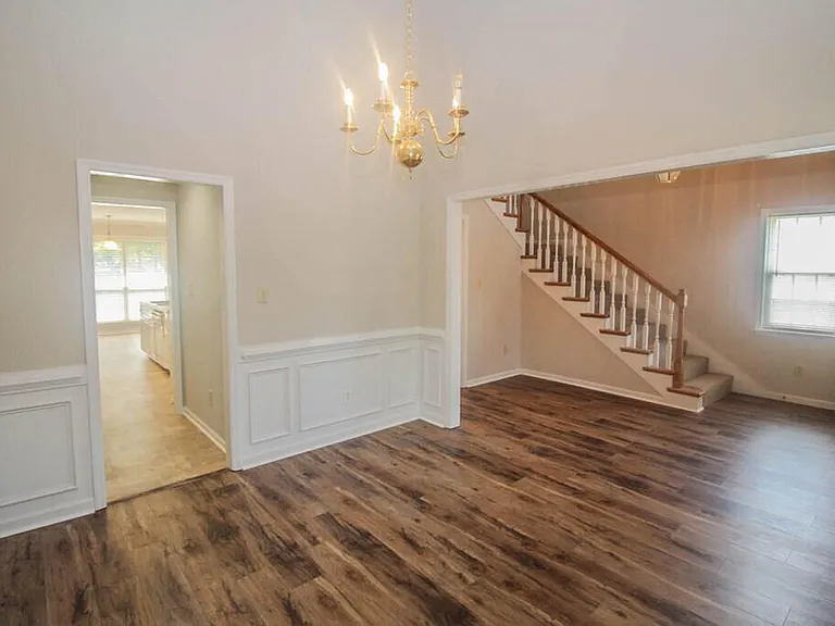 246 Farmington Dr W — Photo 8