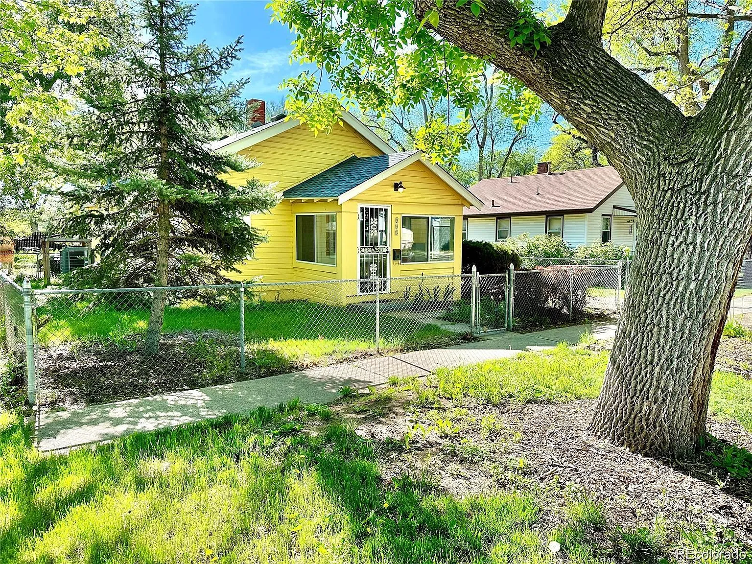 3 bed, 1.0 bath, 880 sqft, $2,400 — Photo 2