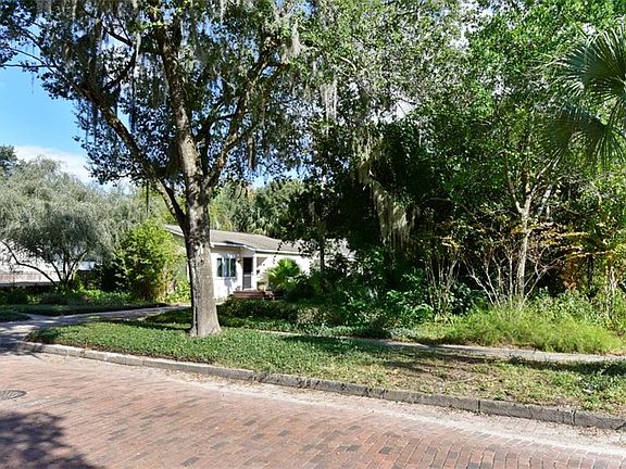 3rd image of 1136 Oaks Blvd