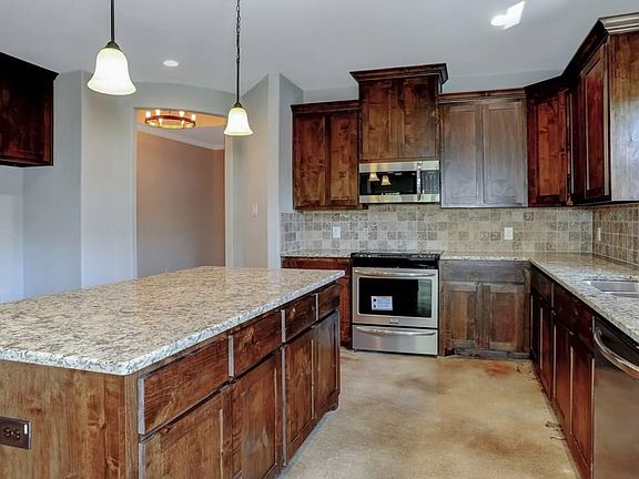 4th image of 3323 Preston Club Dr