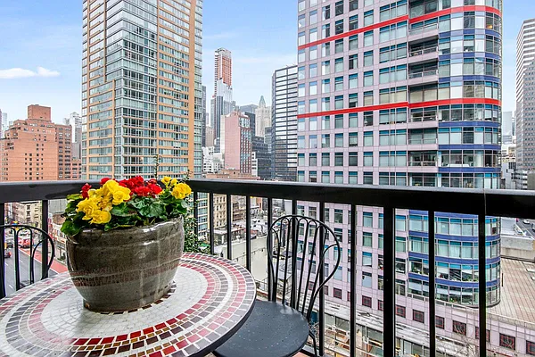 Sold by William Raveis Real Estate | media 18