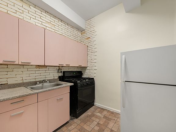 4th image of 180 Thompson St APT Lb