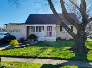 11 Lawrence St, Jackson, NJ 08527