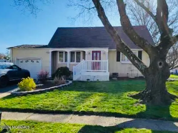 11 Lawrence Street, Jackson, NJ 08527