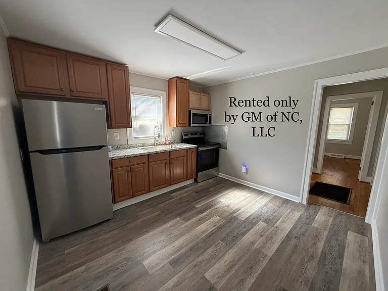 2806 Woodleigh St — Photo 6