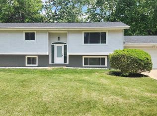 21 Charlene Ln, Springfield, IL 62711