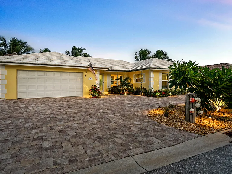 844 East Dr — Photo 32