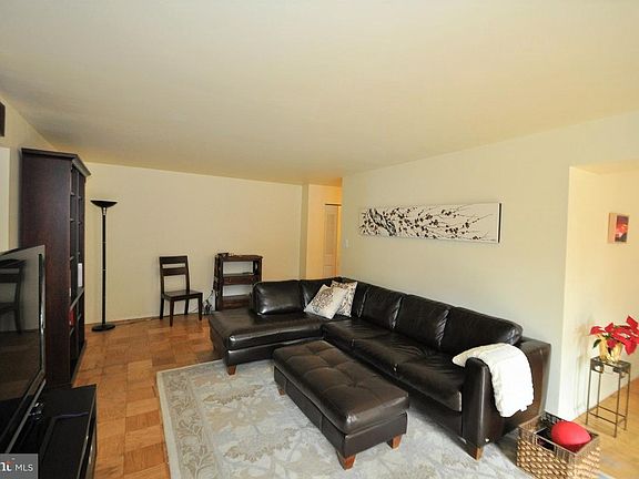 5th image of 11315 Commonwealth Dr #11315