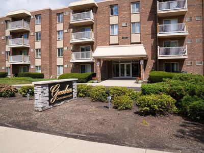 2411 N Kennicott Dr APT 2B, Arlington Heights, IL, 60004