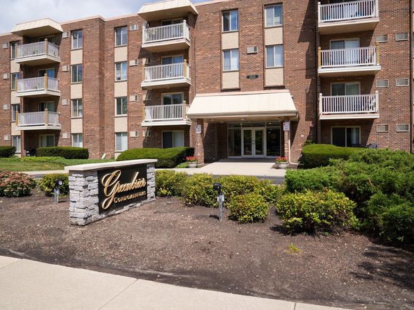 2411 N Kennicott Dr APT 2B