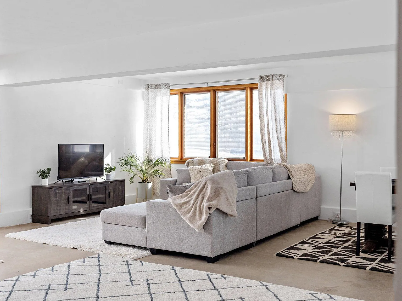 2 bed, 1200 sqft, $1,700 — Photo 3