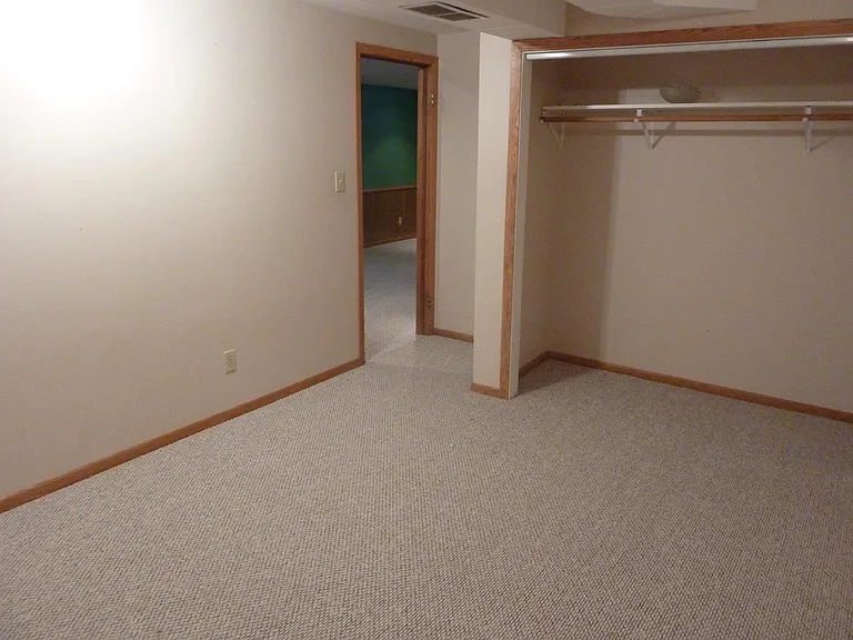2726 Chippewa Ave — Photo 8