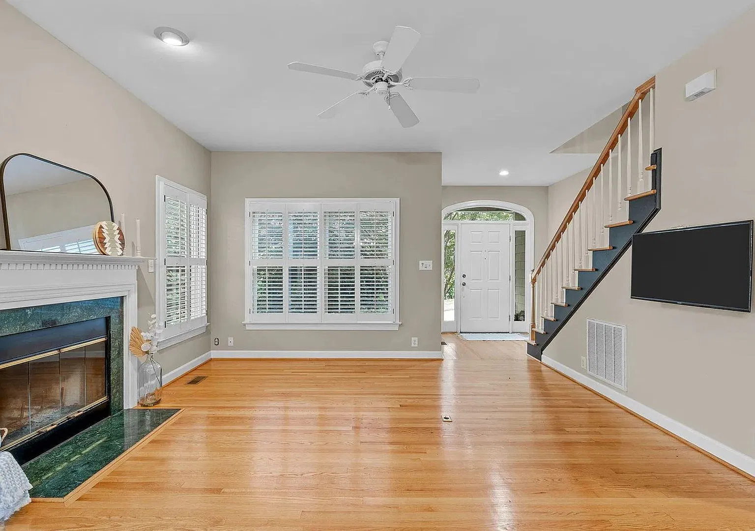 Location Meets Effortless Living In This Beautiful End Unit Townhome — Photo 4